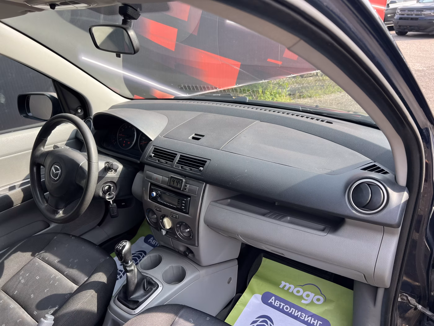 Mazda 2 фото 22
