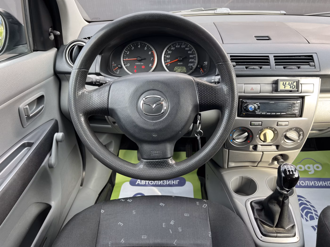 Mazda 2 фото 16