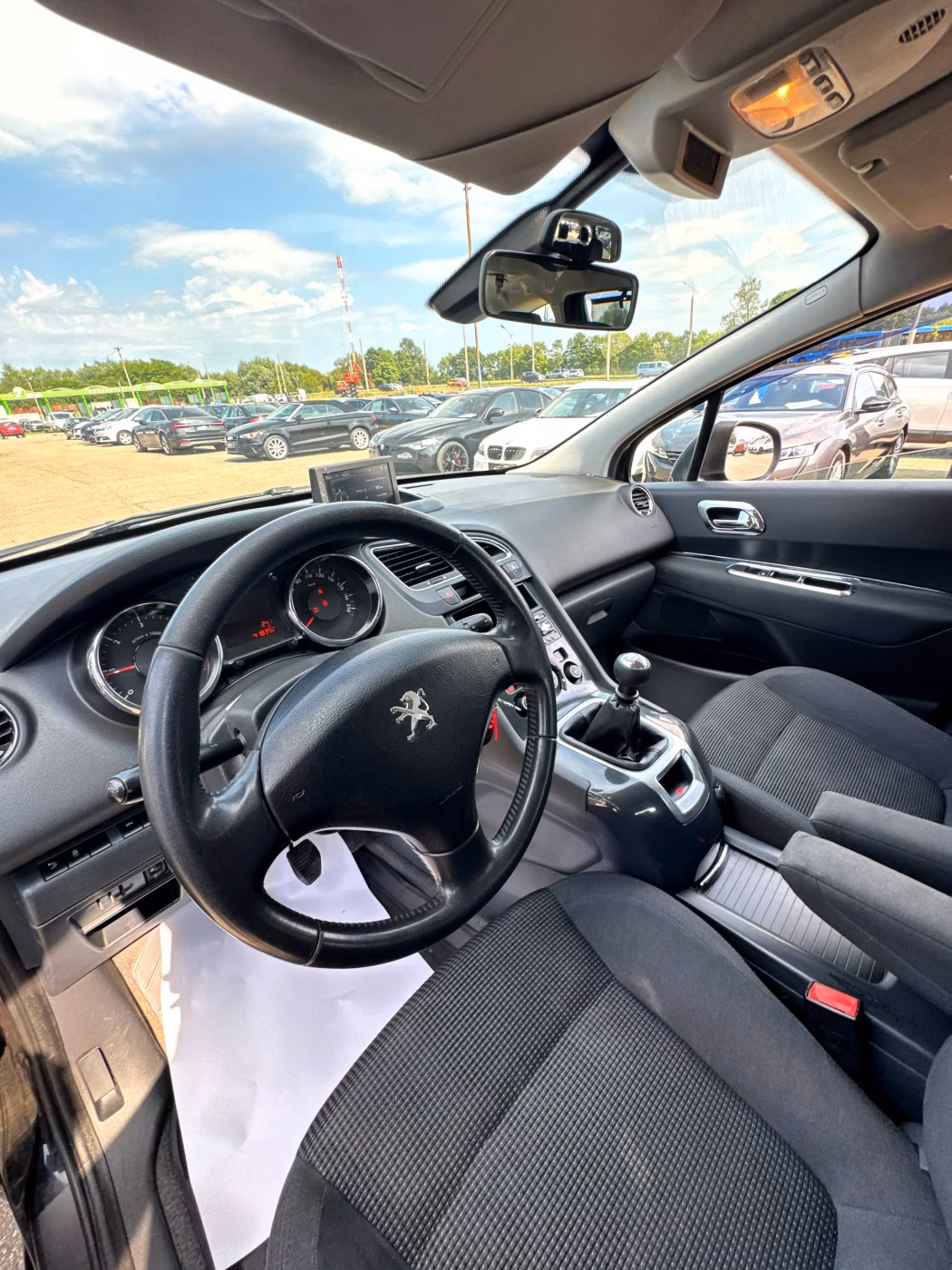 Peugeot 5008 фото 11
