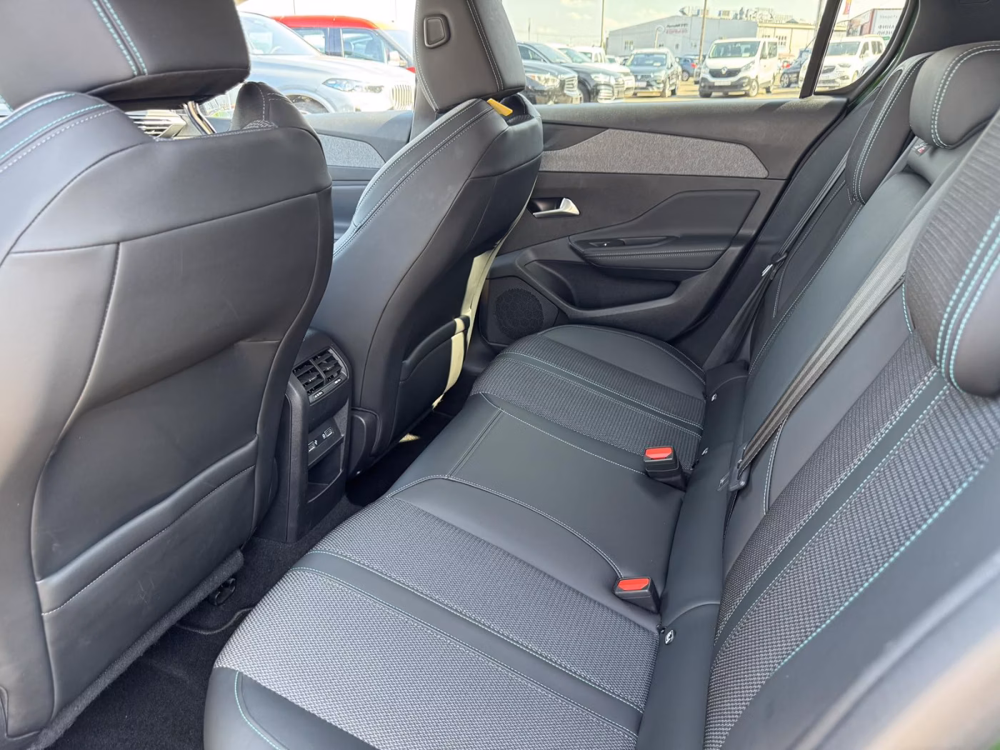 Peugeot 308 фото 9