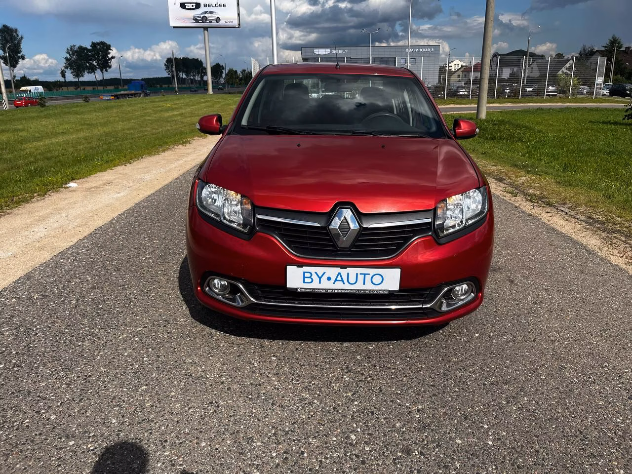 Renault Logan фото 8