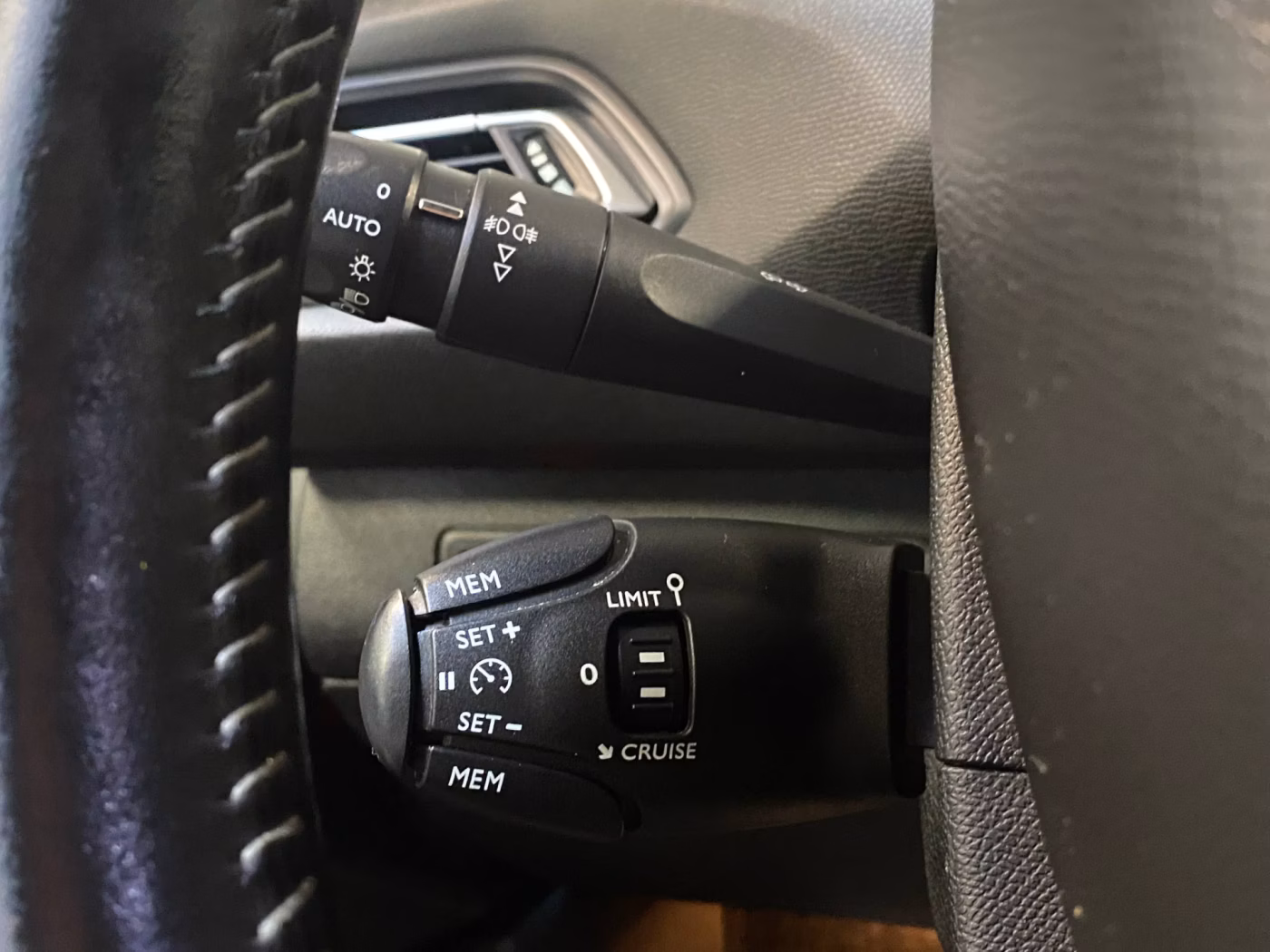 Peugeot 308 фото 15