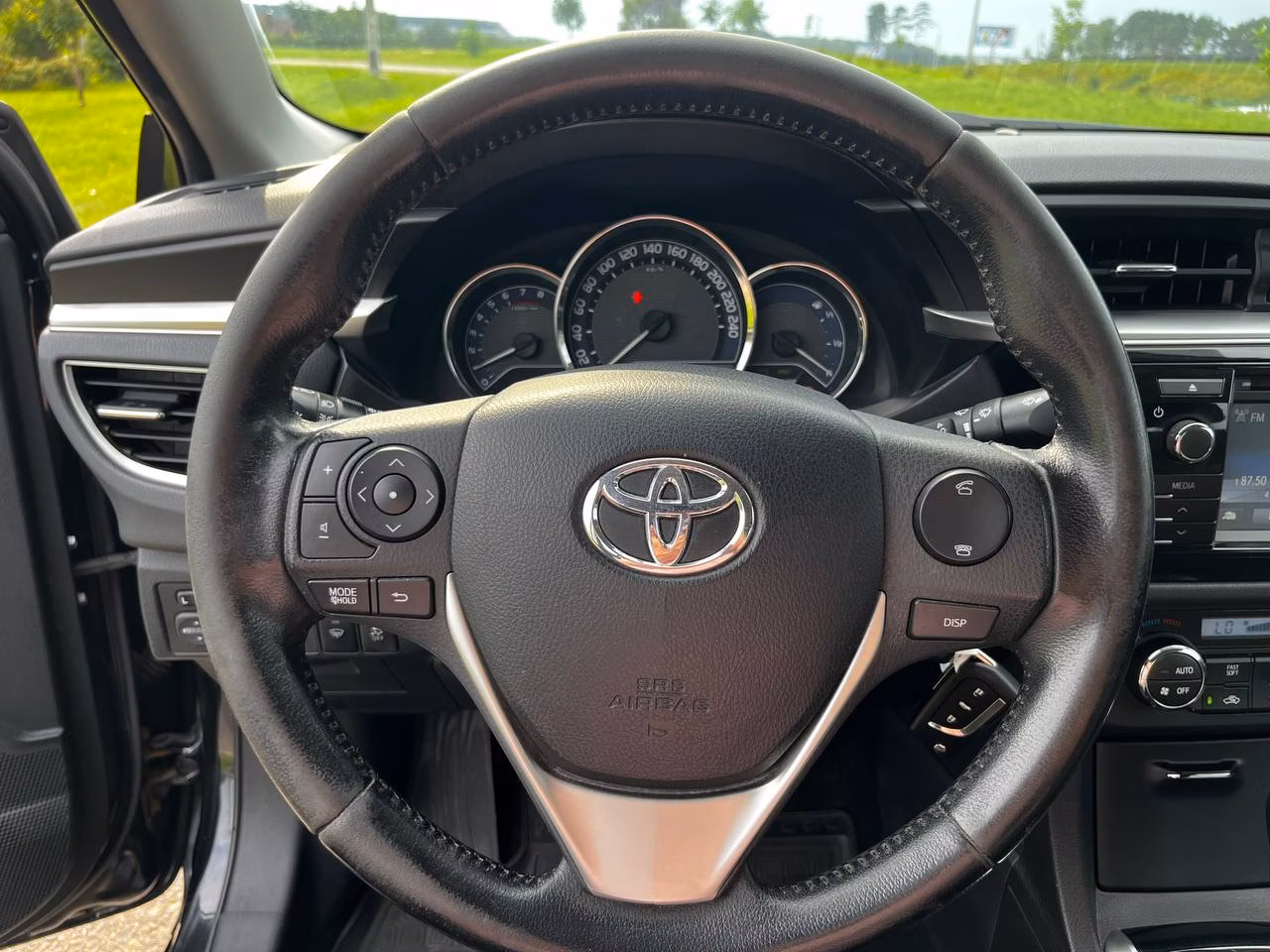 Toyota Corolla фото 14