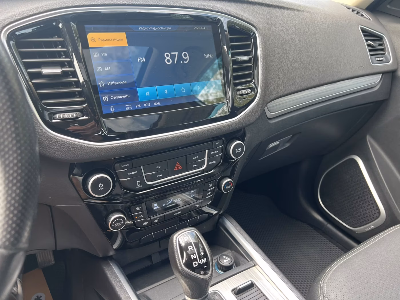 Geely Emgrand X7 фото 11
