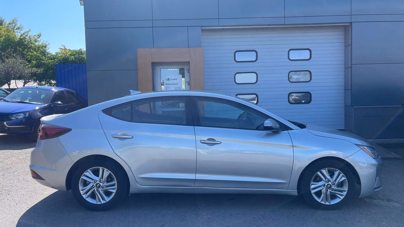 Hyundai Elantra фото 4