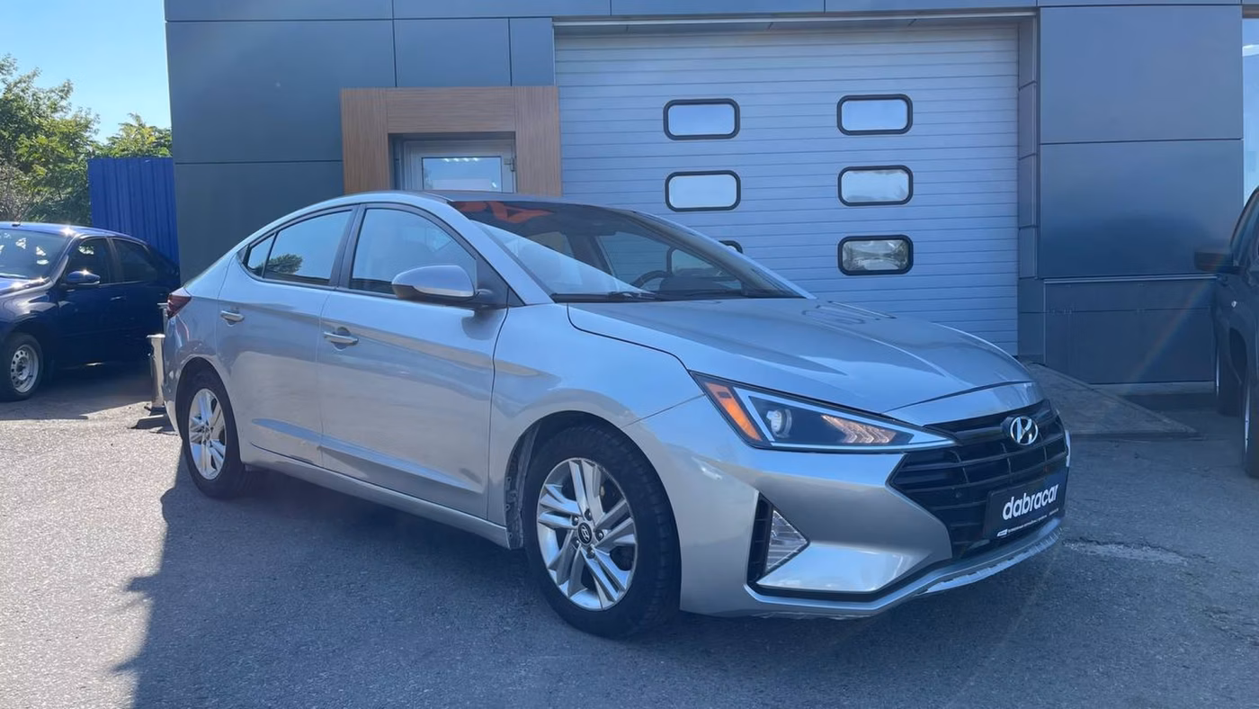 Hyundai Elantra фото 3