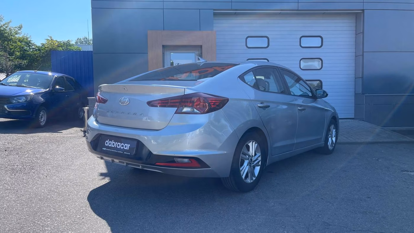 Hyundai Elantra фото 5