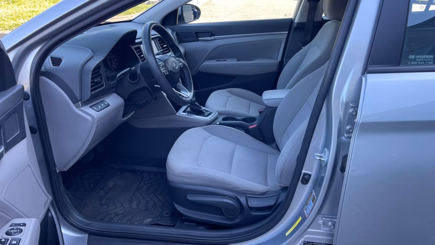 Hyundai Elantra фото 9