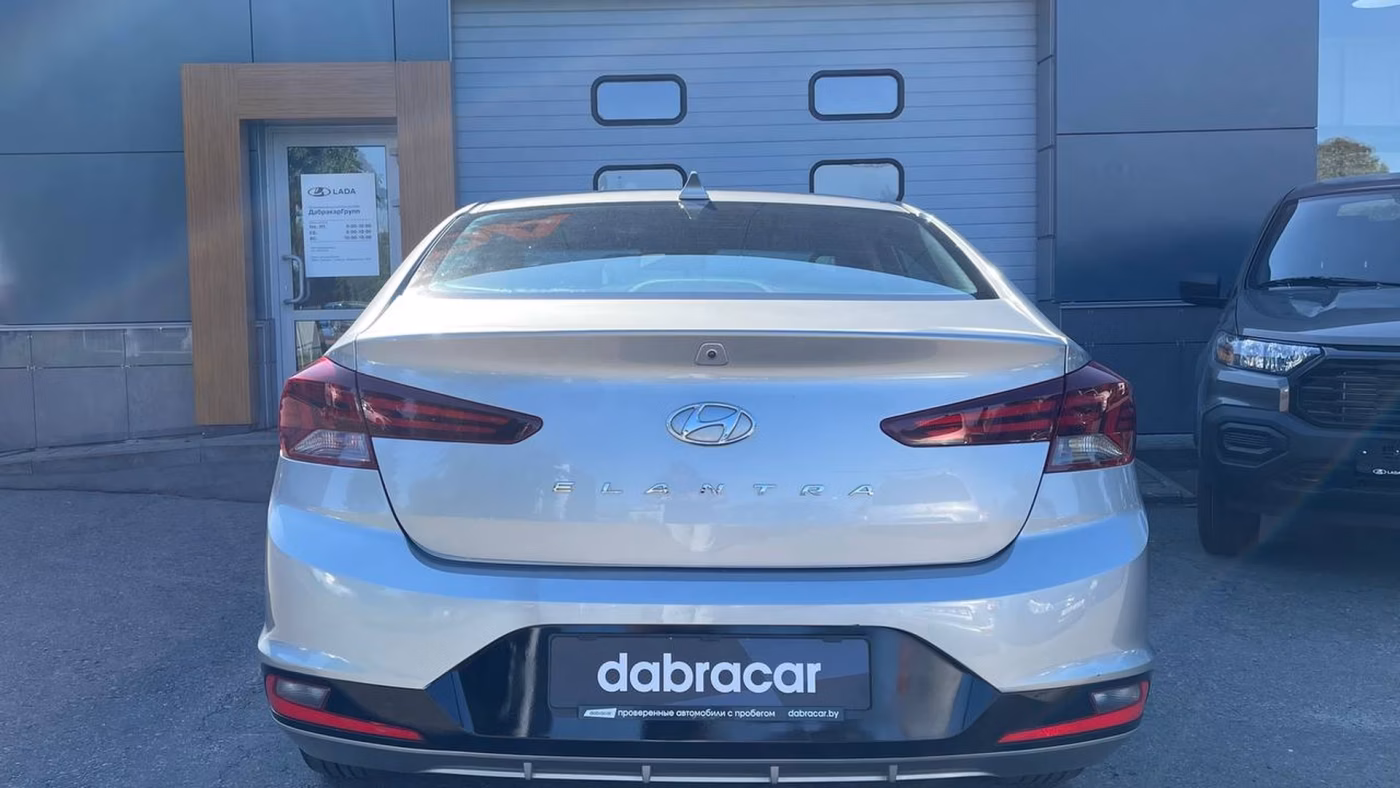 Hyundai Elantra фото 6