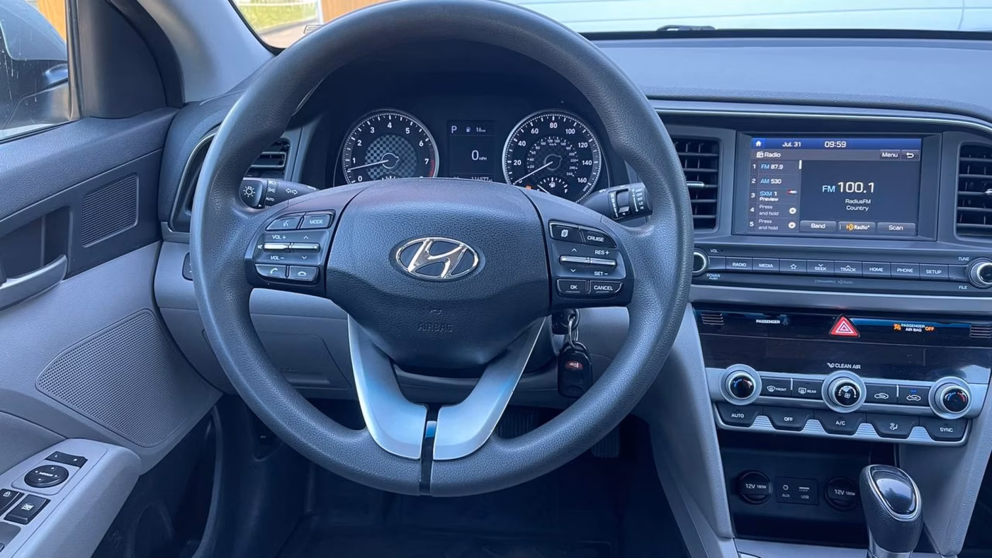 Hyundai Elantra фото 10