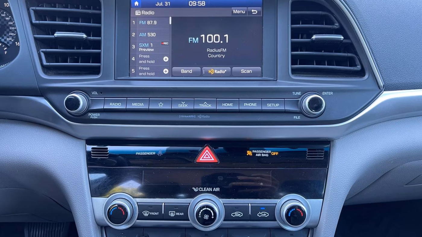 Hyundai Elantra фото 12
