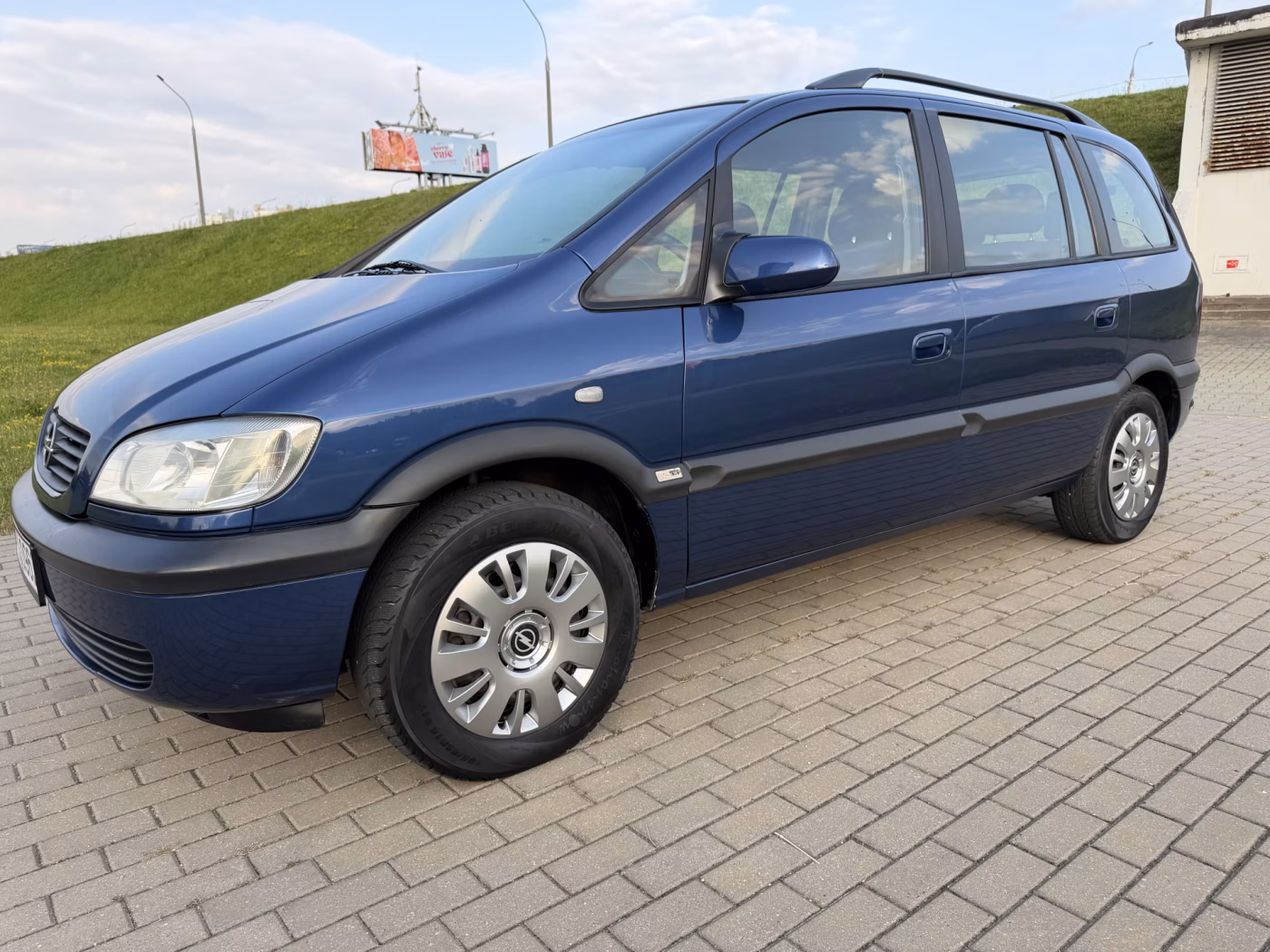Opel Zafira фото 2