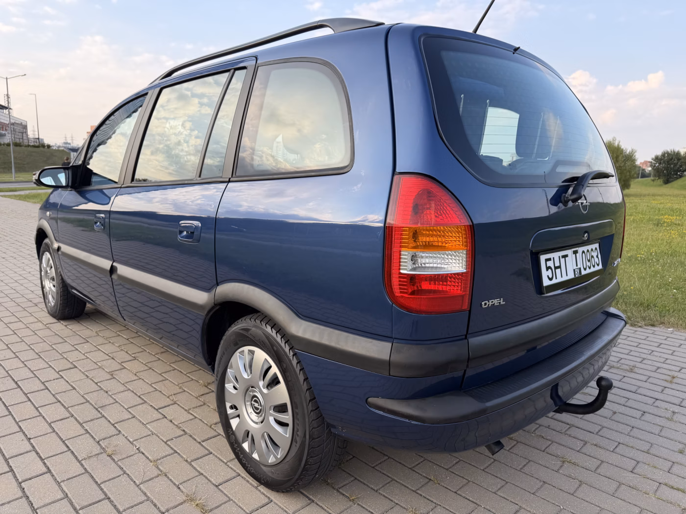 Opel Zafira фото 10