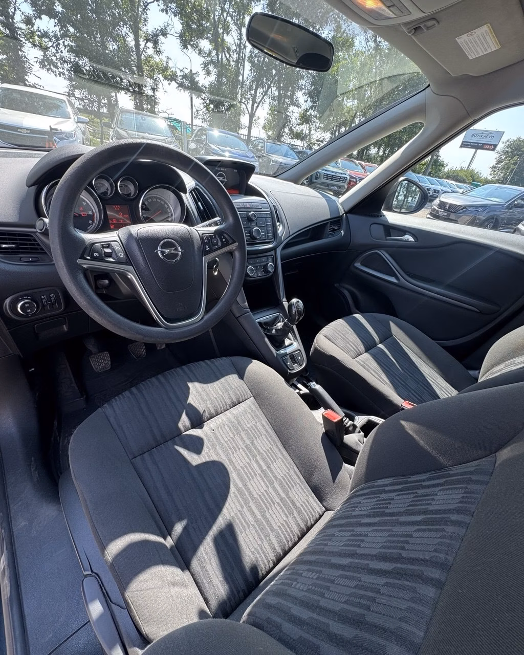 Opel Zafira фото 10