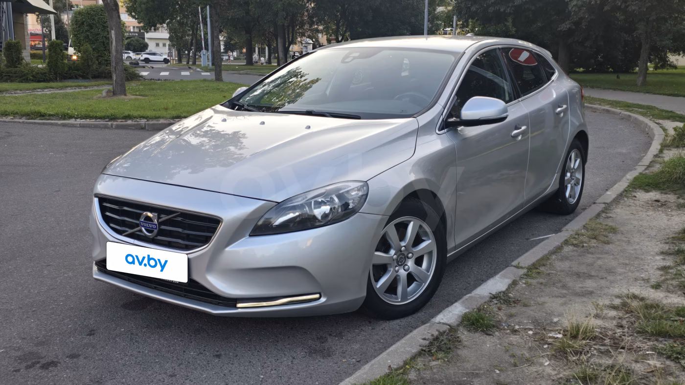 Volvo V40 фото 2