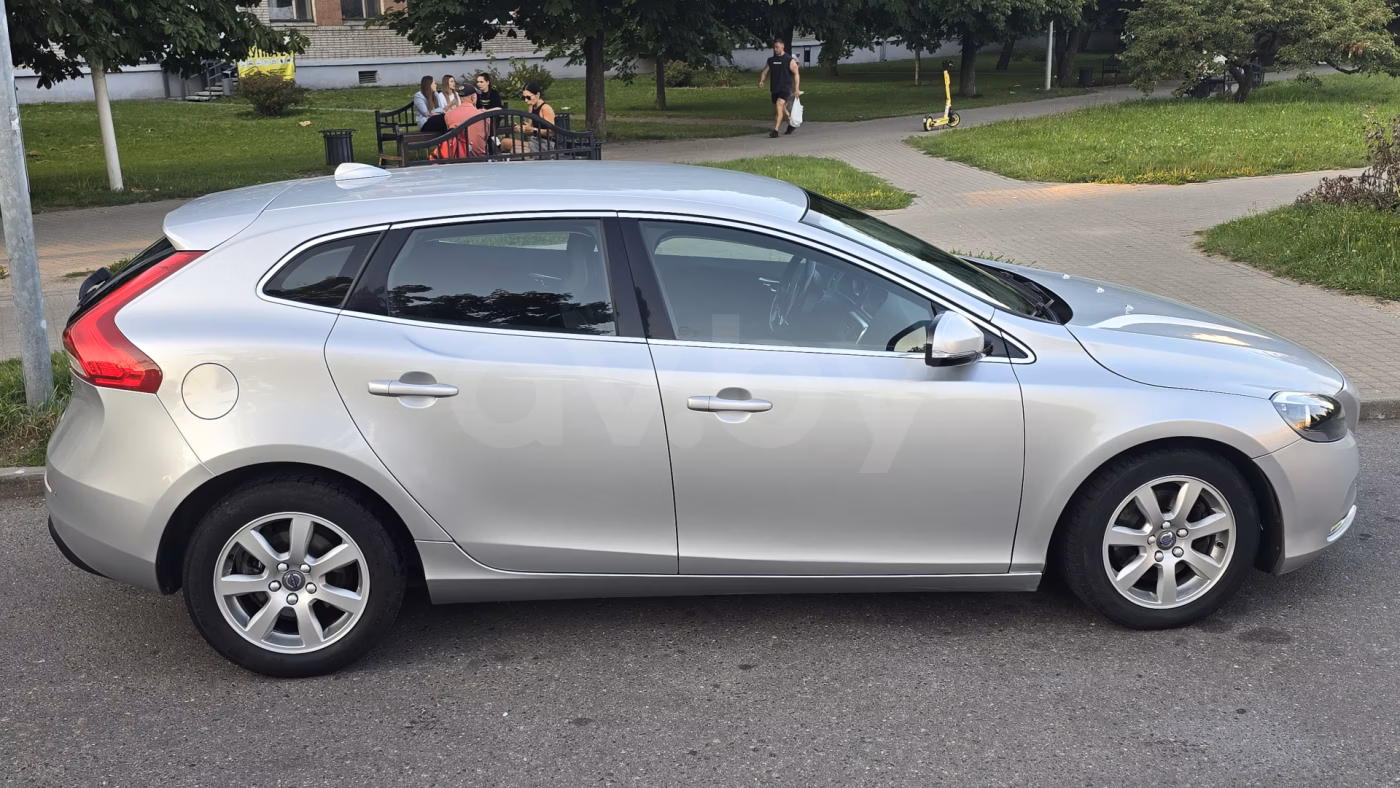 Volvo V40 фото 7