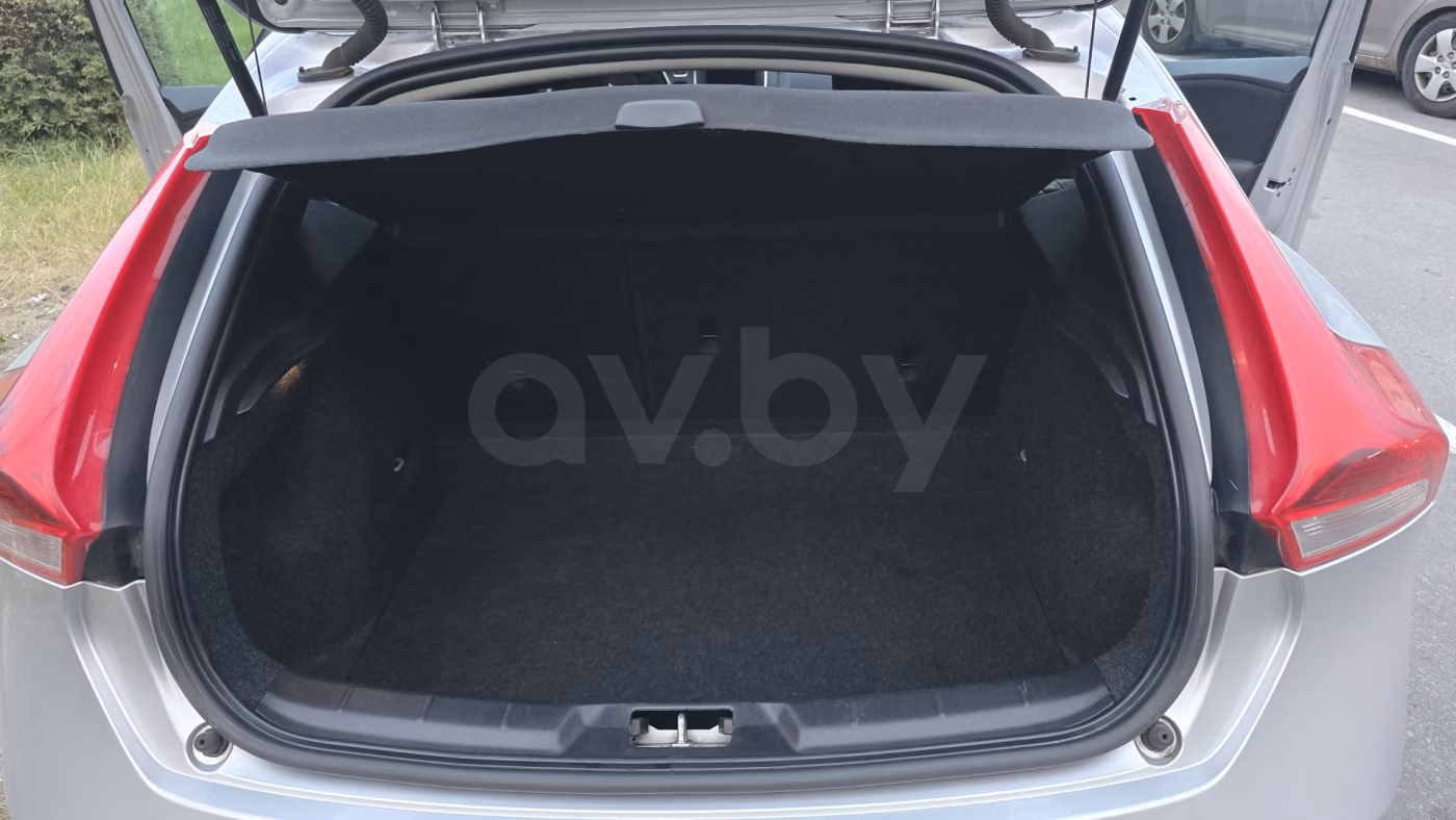 Volvo V40 фото 9