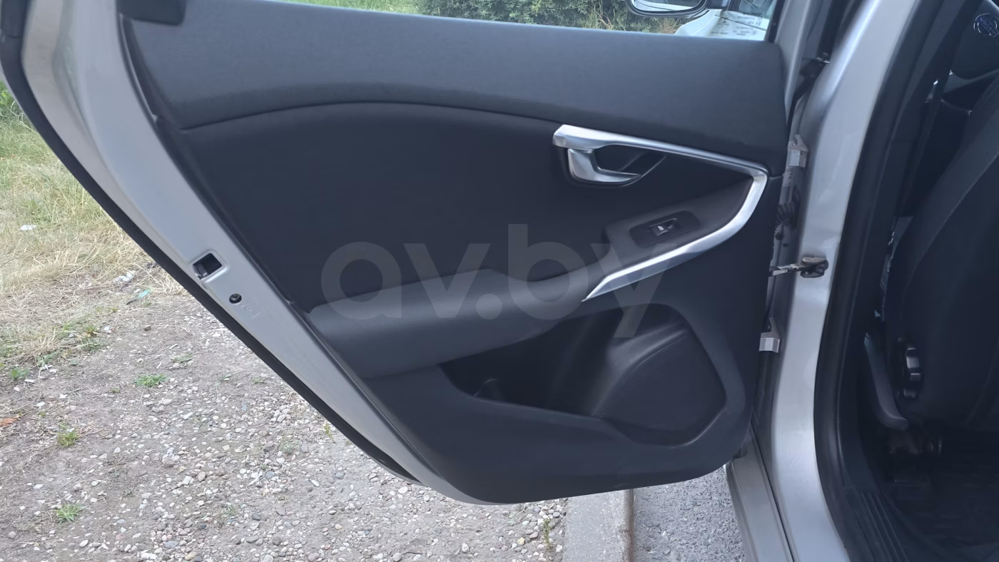 Volvo V40 фото 18