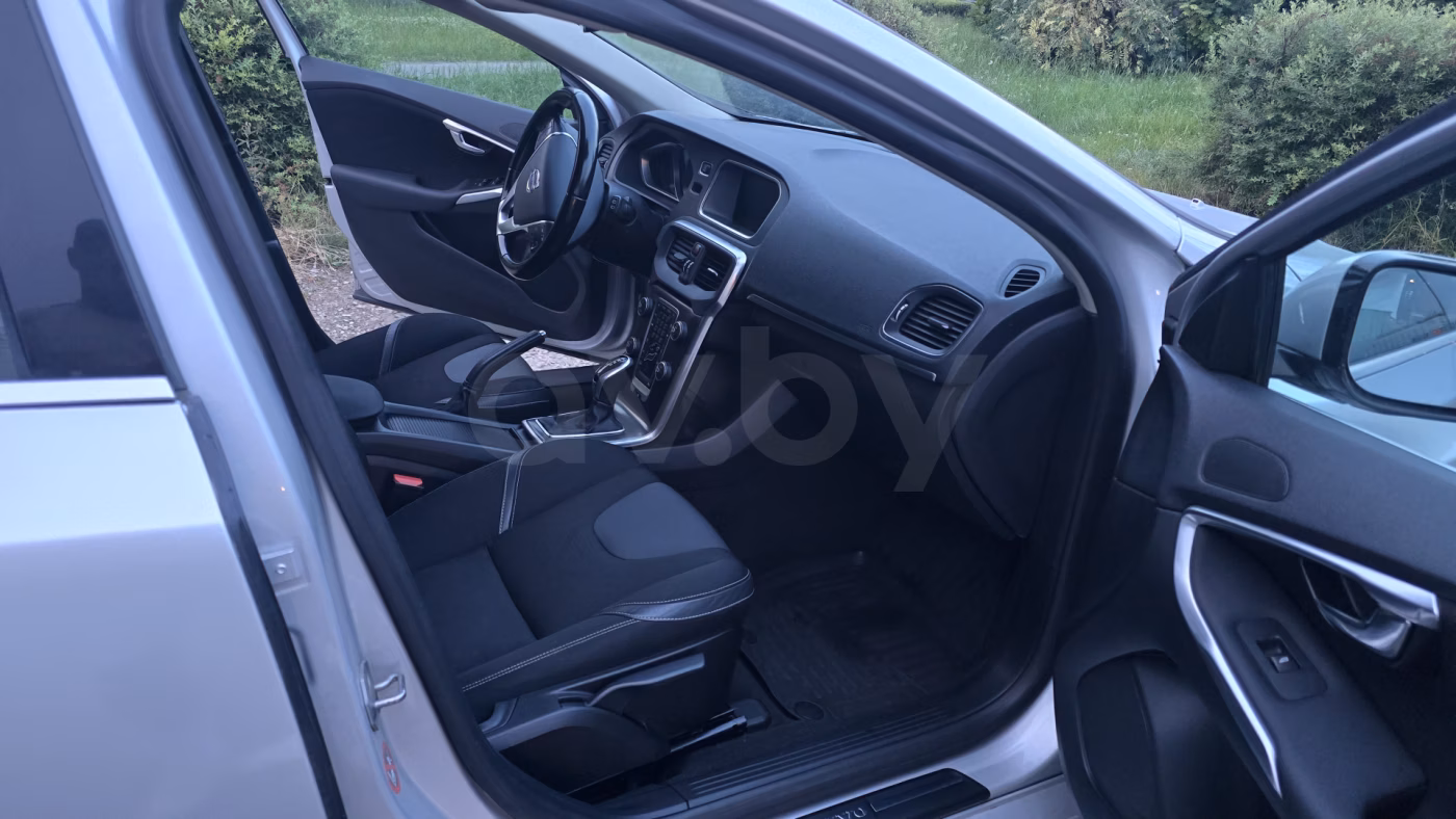 Volvo V40 фото 11