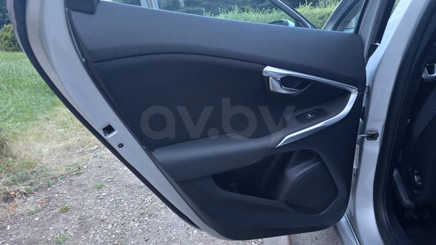 Volvo V40 фото 16