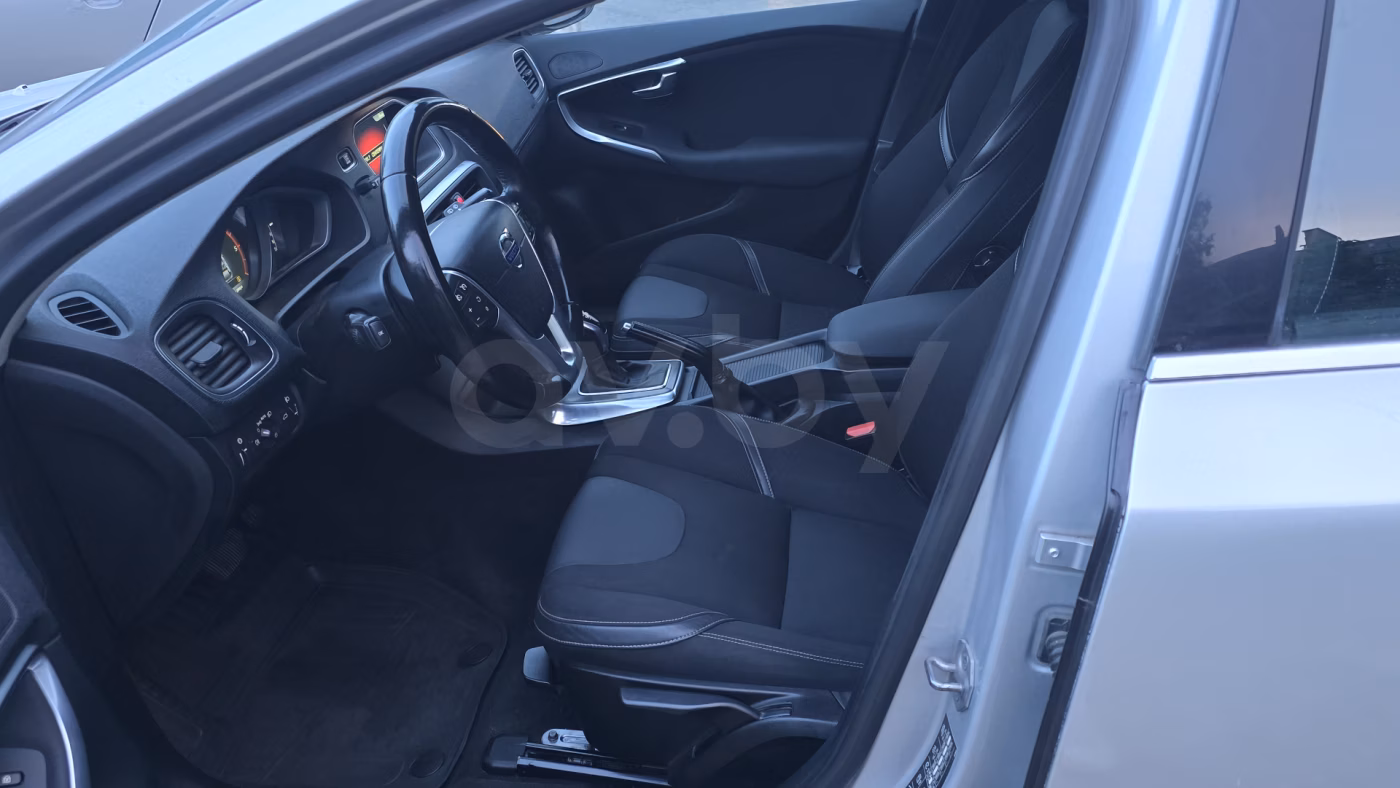 Volvo V40 фото 12