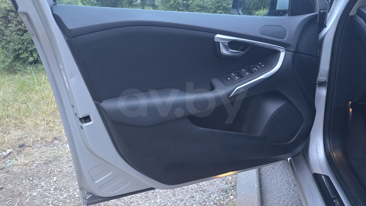 Volvo V40 фото 17