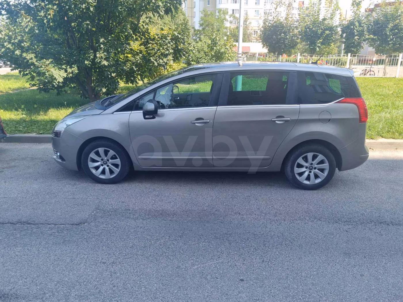 Peugeot 5008 фото 3