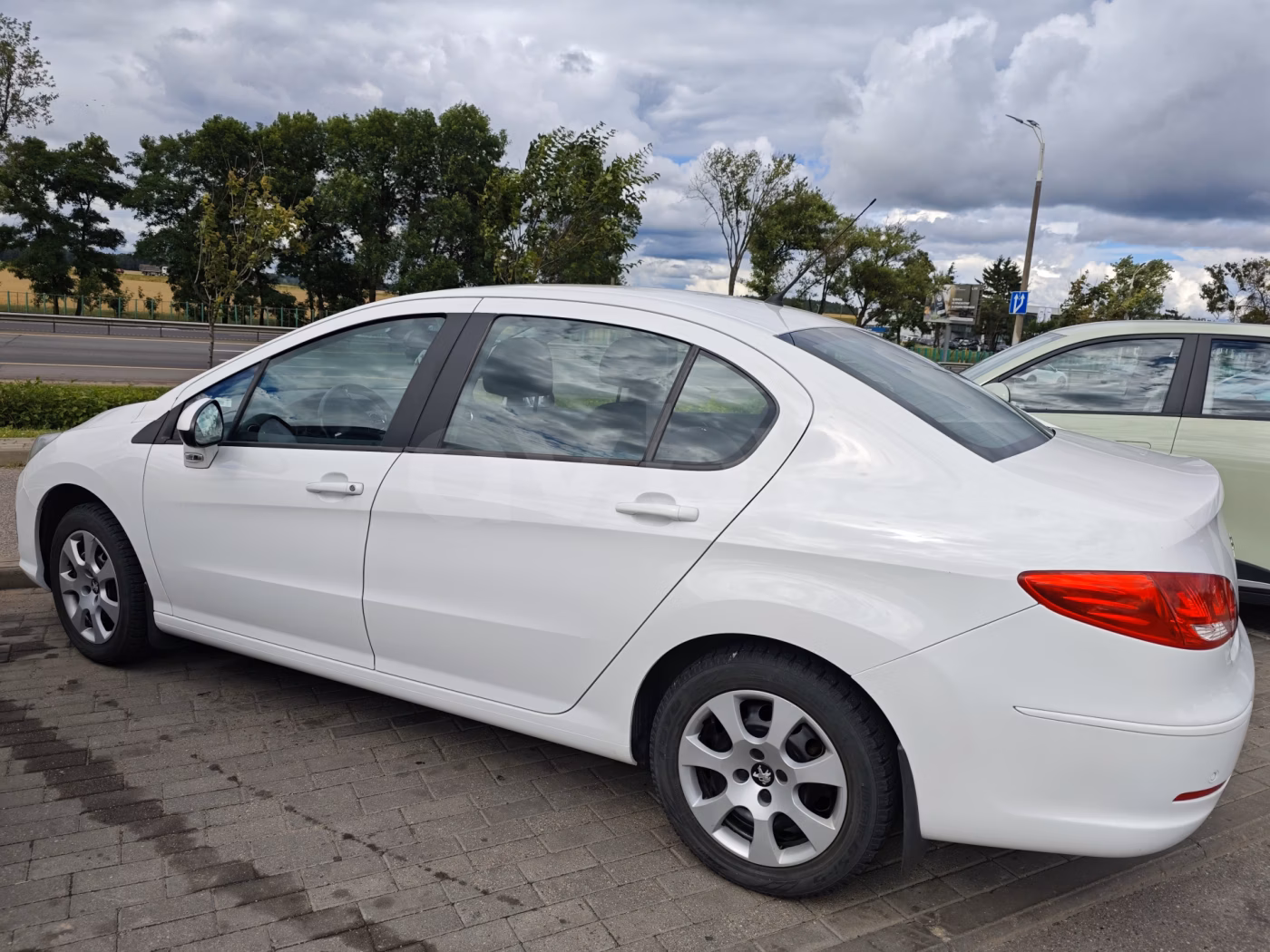 Peugeot 408 фото 6