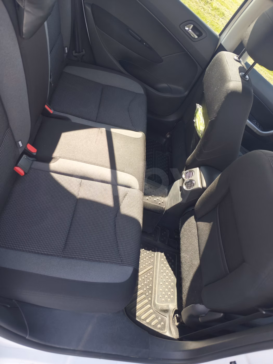 Peugeot 408 фото 9