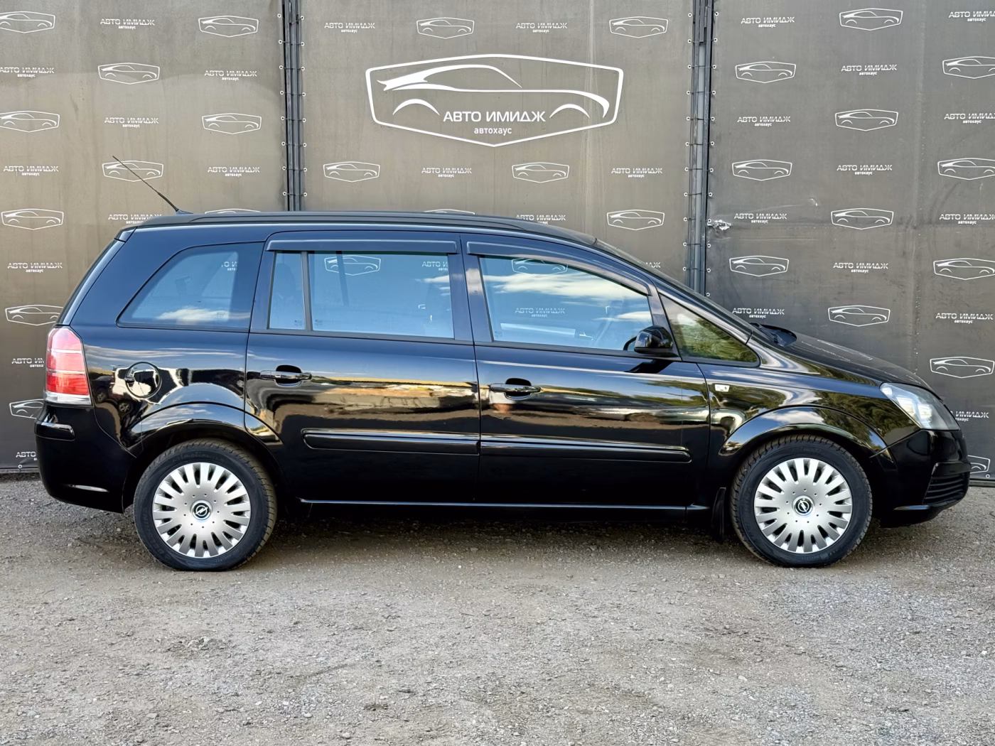 Opel Zafira фото 8