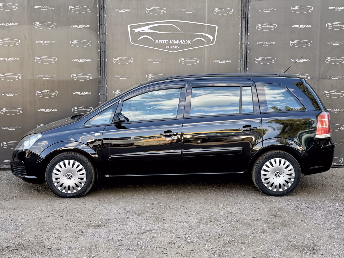 Opel Zafira фото 6
