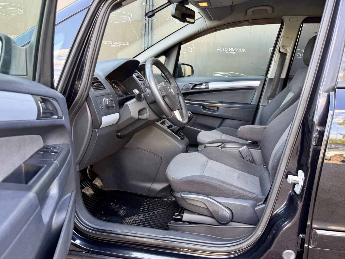 Opel Zafira фото 13