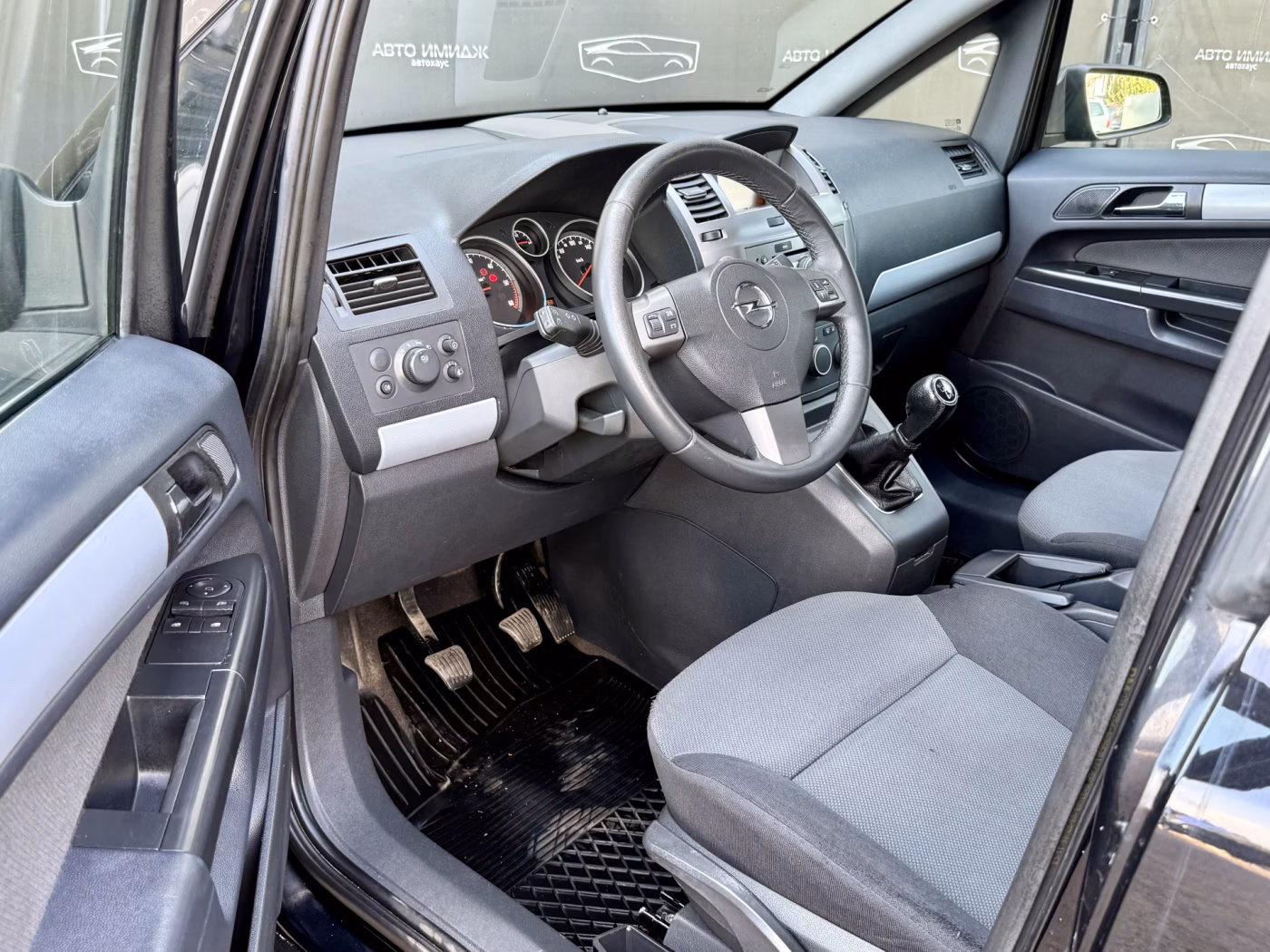 Opel Zafira фото 18