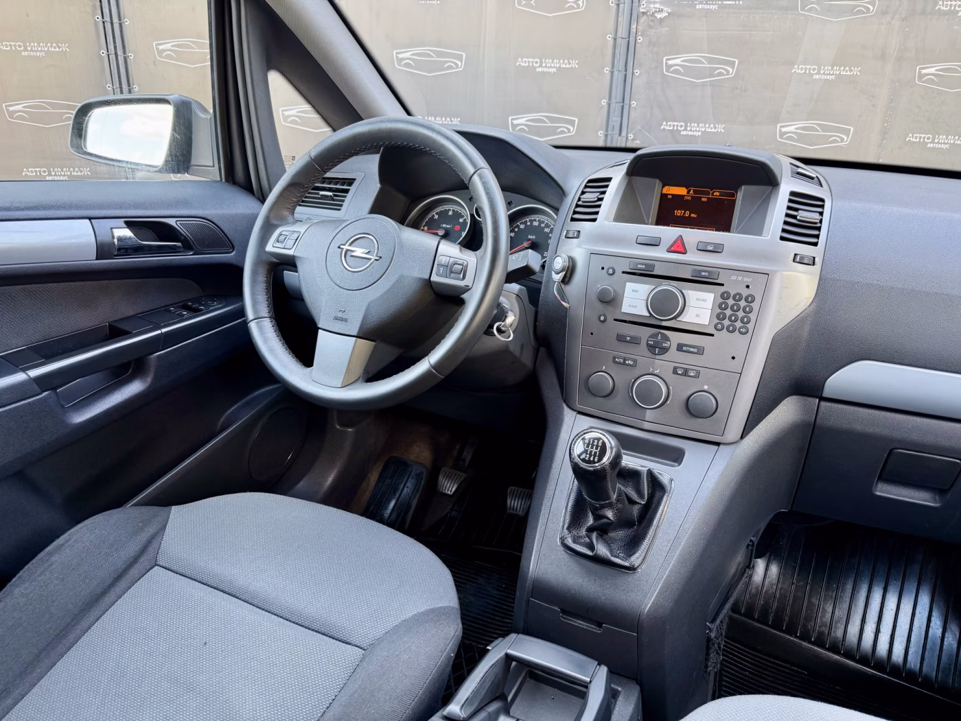 Opel Zafira фото 12