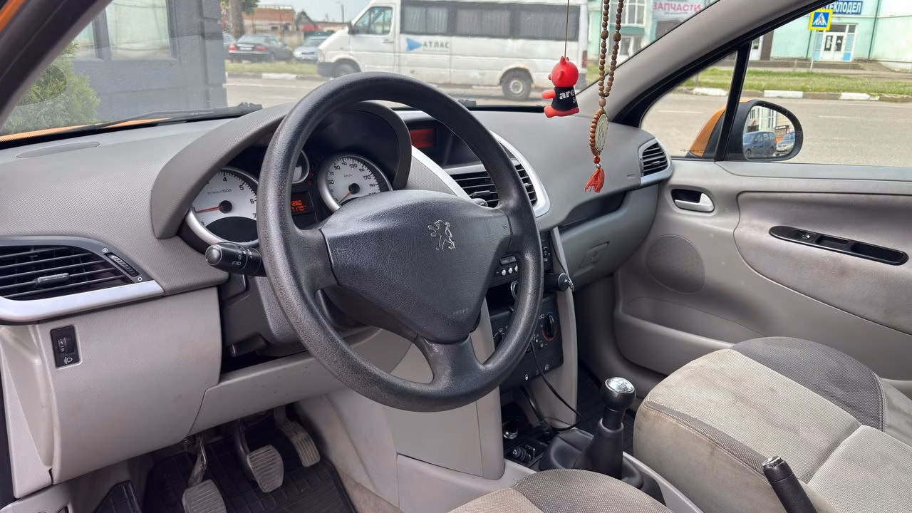 Peugeot 207 фото 7