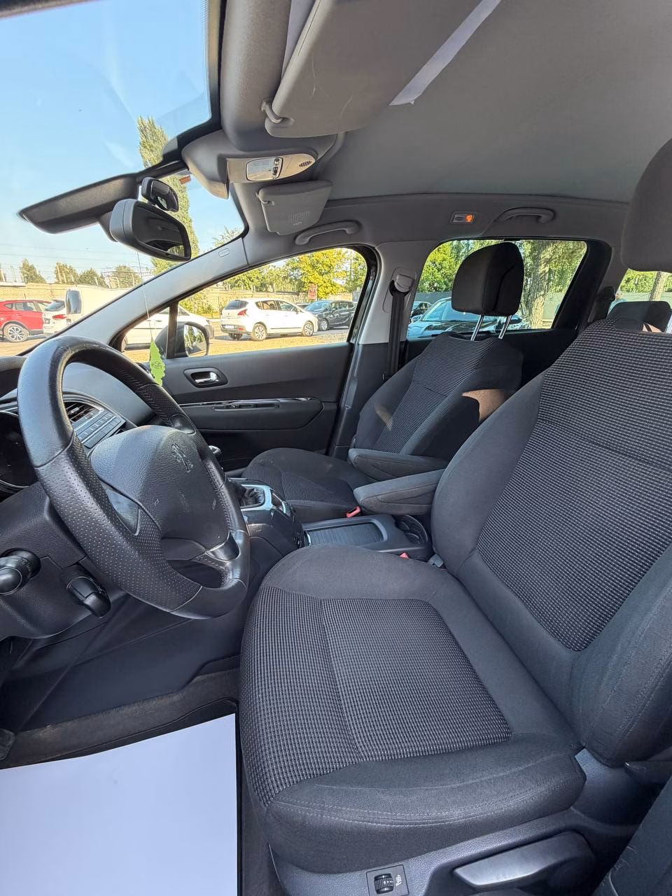 Peugeot 5008 фото 10