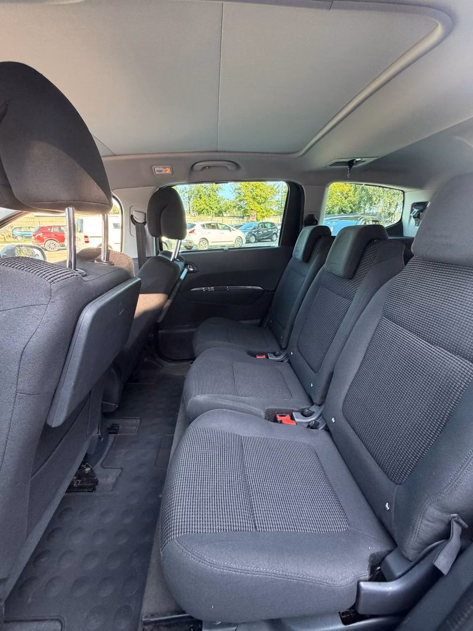 Peugeot 5008 фото 11