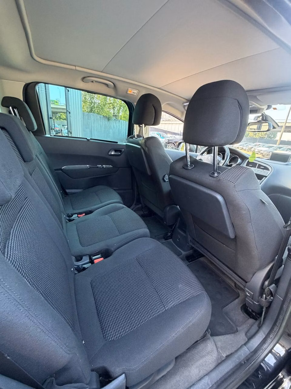 Peugeot 5008 фото 12