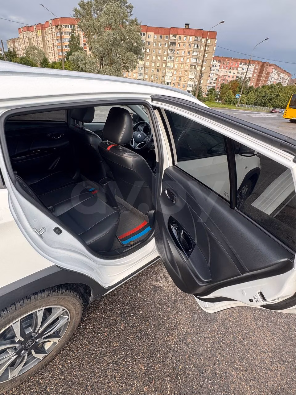 Toyota Yaris фото 9