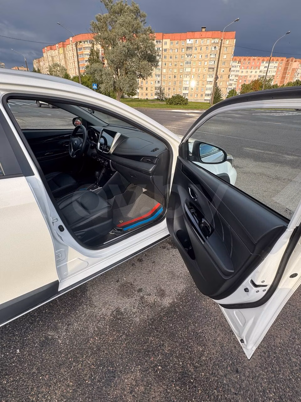 Toyota Yaris фото 12