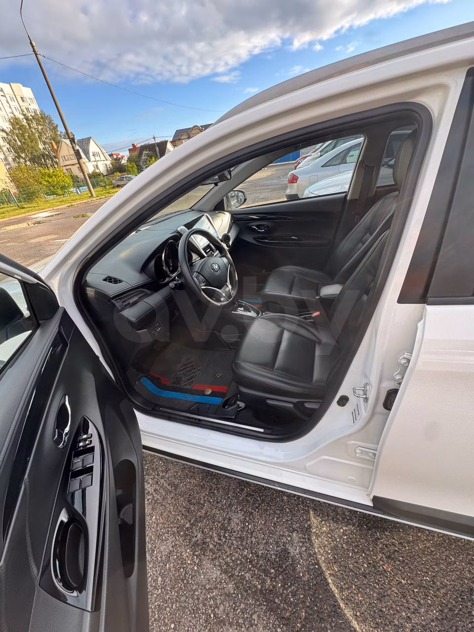 Toyota Yaris фото 13
