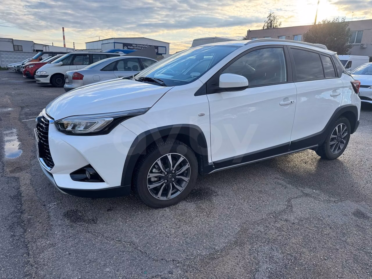 Toyota Yaris фото 2