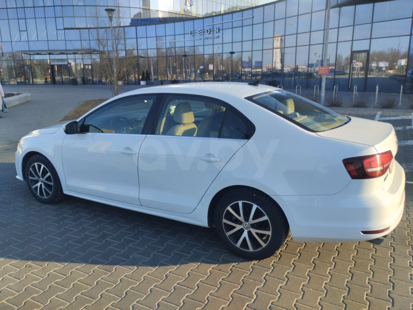 Volkswagen Jetta фото 3