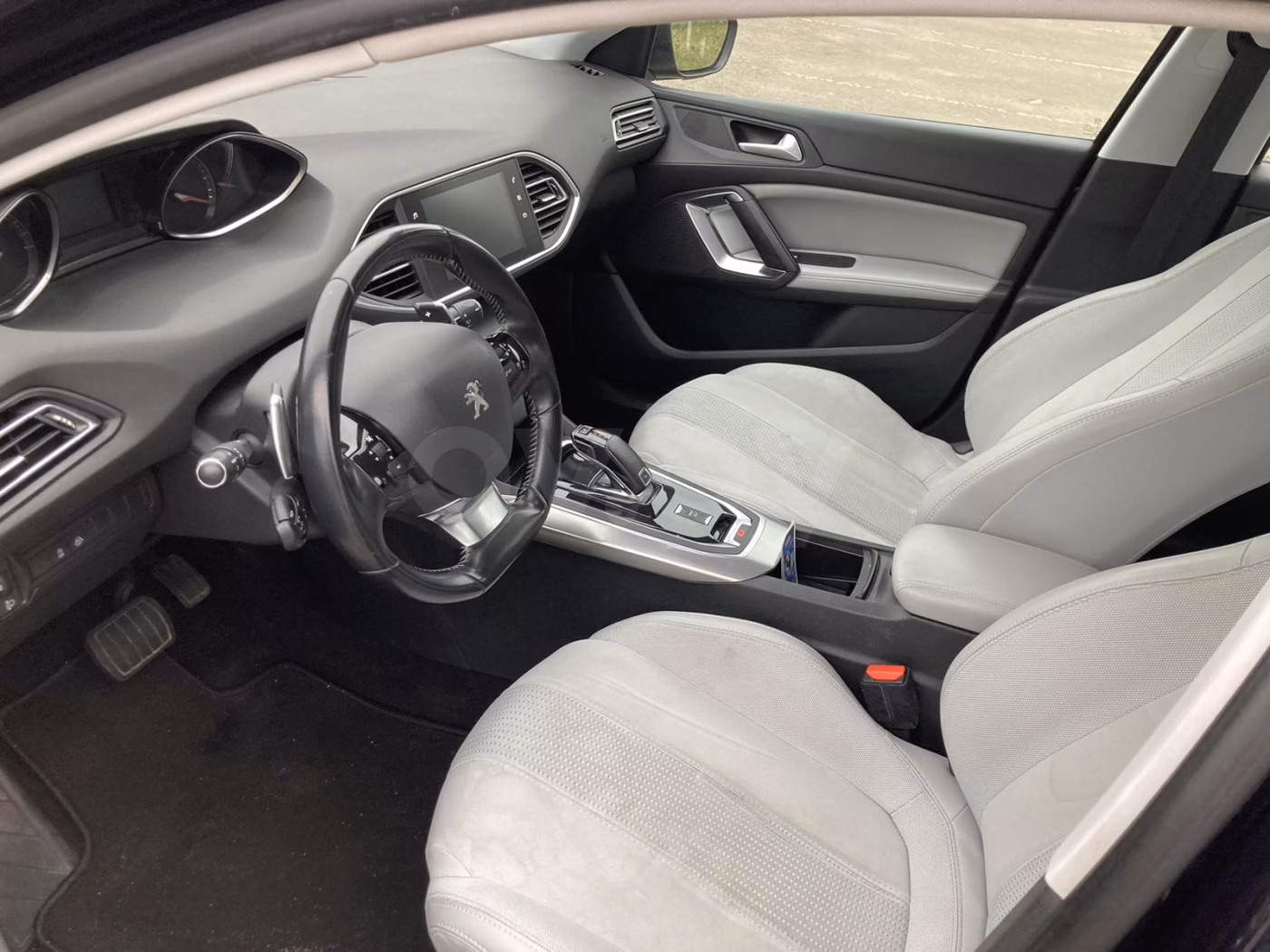Peugeot 308 фото 2