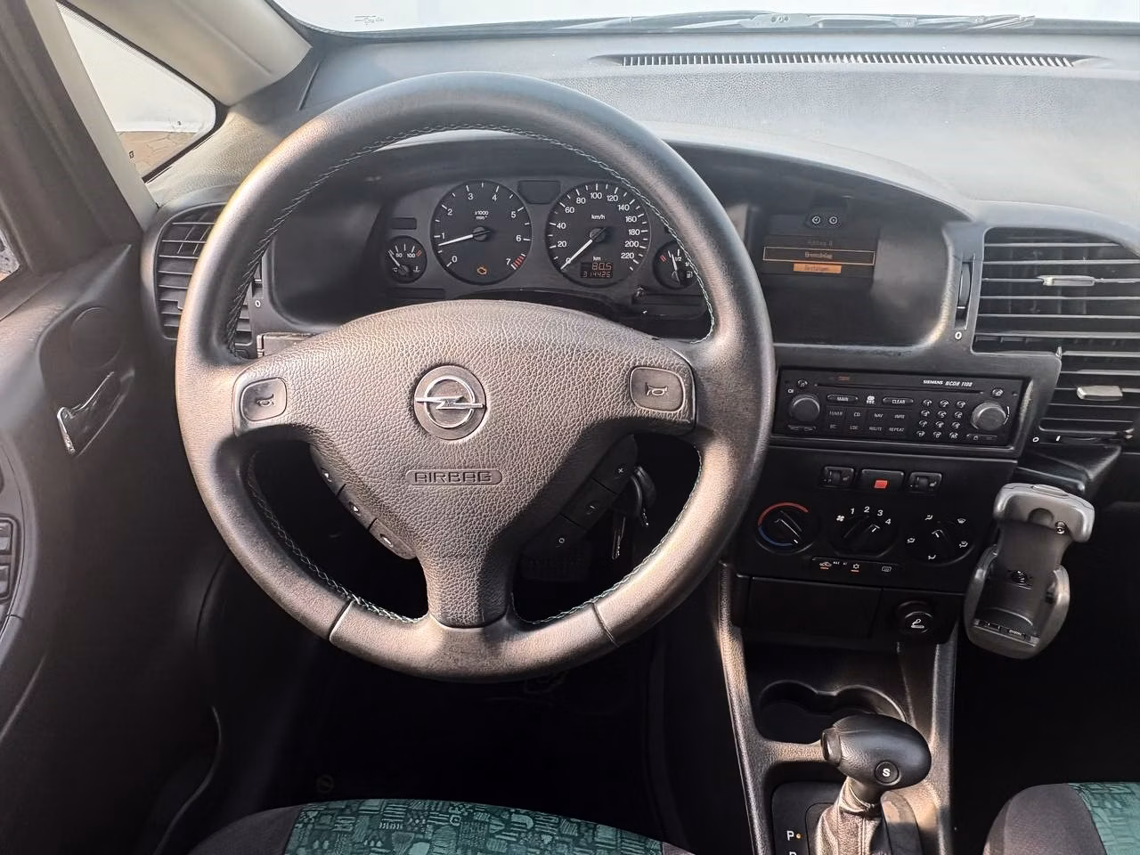 Opel Zafira фото 10