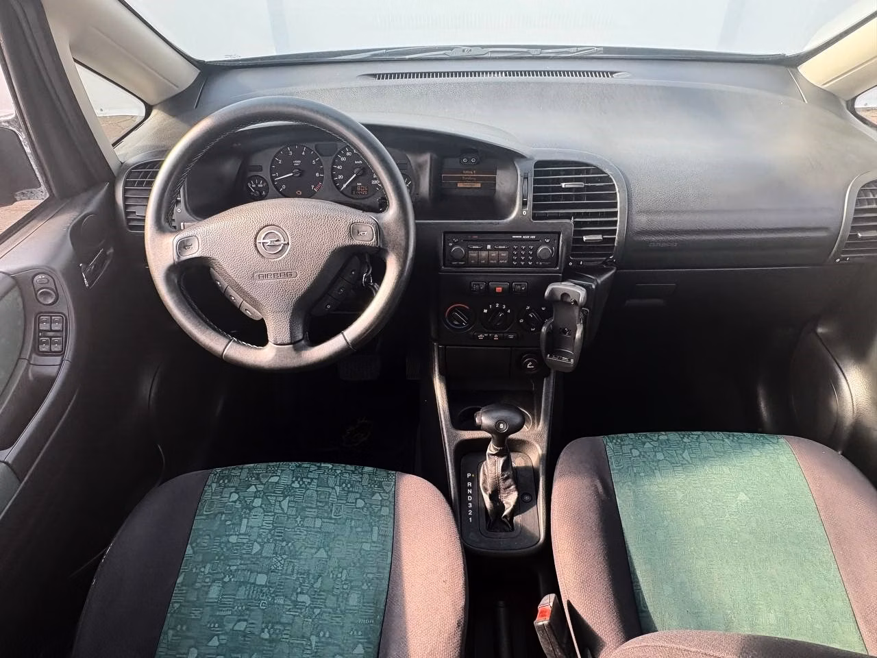 Opel Zafira фото 9