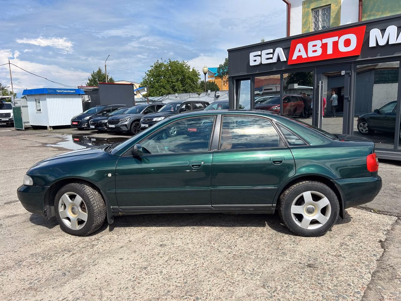 Audi A4 фото 8