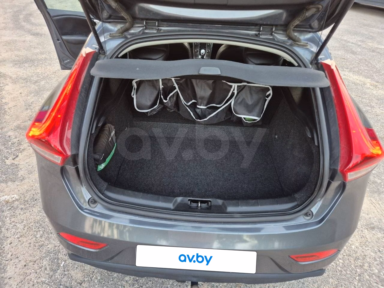 Volvo V40 фото 13