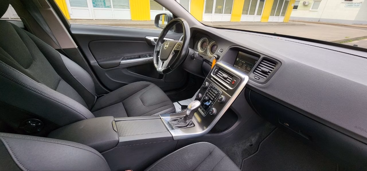 Volvo S60 фото 8