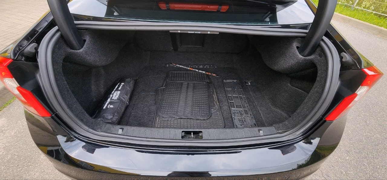 Volvo S60 фото 9